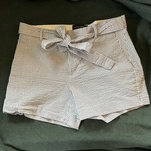 Banana Republic women’s shorts, blue & white stripe, size 4